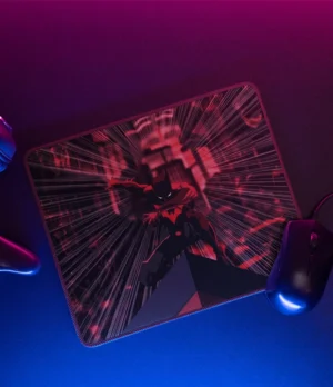 Mousepad temático de Batman con diseño en tonos rojos y negros, con efecto 3D o geométrico